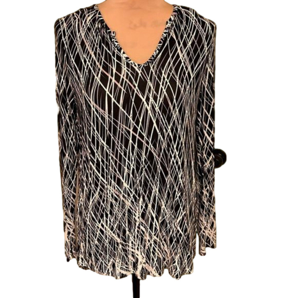 Dalia black and white long sleeve top size medium NWT